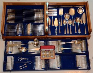 罕见的19世纪奥地利800件全银（非镀金）银餐具/餐具