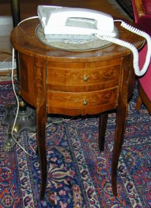 19世纪路易·菲利普椭圆形抽屉柜